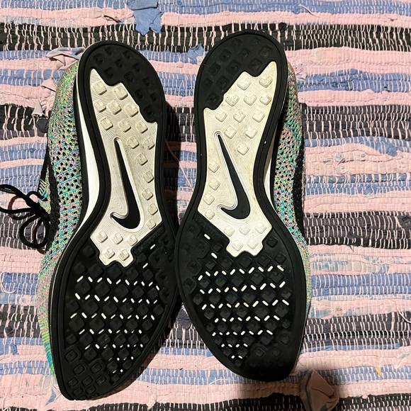 Nike Flyknit Racer - Picture 3 of 5